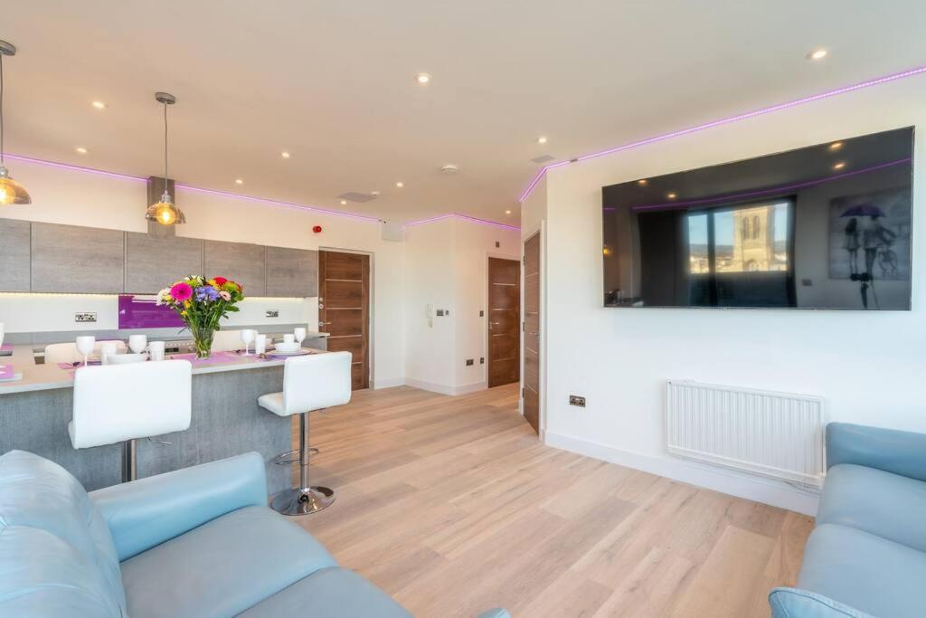 Central Penthouse With Hot Tub & Views 22 Cheltenham Extérieur photo
