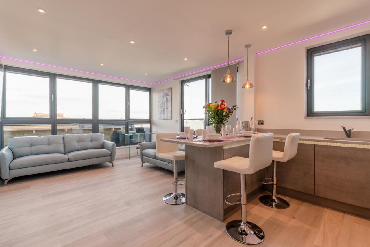 Central Penthouse With Hot Tub & Views 22 Cheltenham Extérieur photo