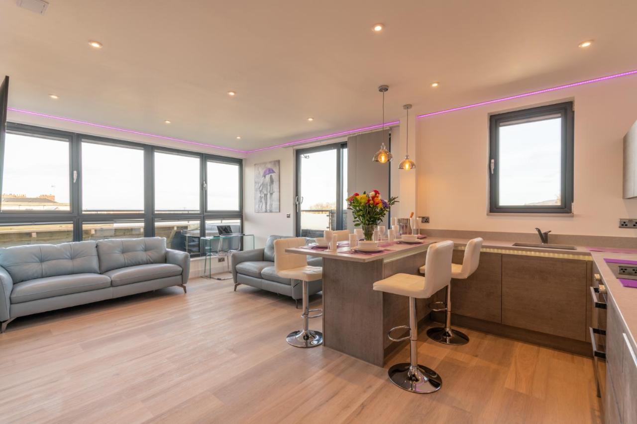 Central Penthouse With Hot Tub & Views 22 Cheltenham Extérieur photo